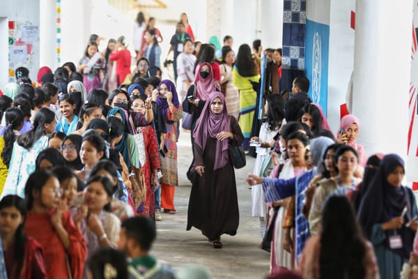 Why did the students’ union elections have few female candidates?